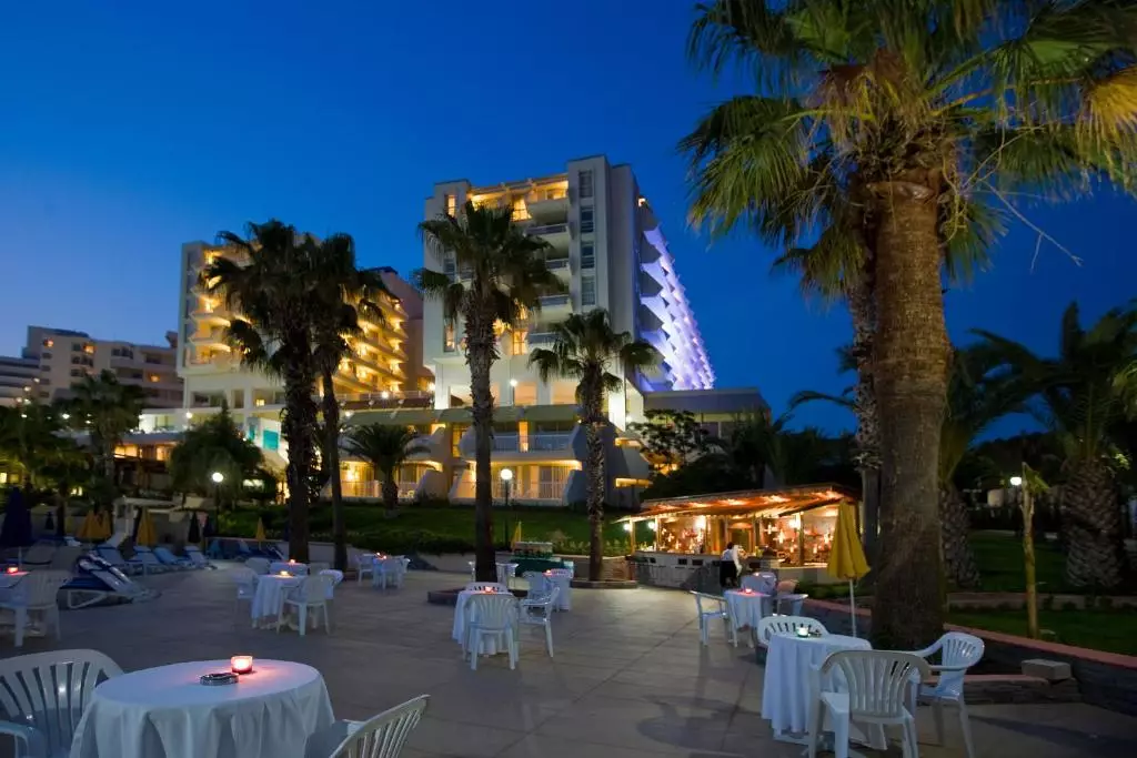 Fantasia Deluxe Hotel